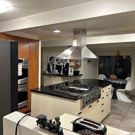 Seymour Private Bedroom, Ensuite Bathroom With Shared Pool, Hot Tub With Views ノースバンクーバー エクステリア 写真