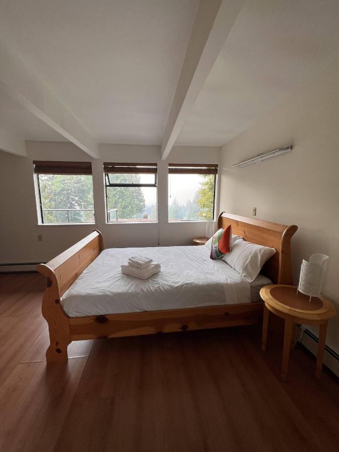 Seymour Private Bedroom, Ensuite Bathroom With Shared Pool, Hot Tub With Views ノースバンクーバー エクステリア 写真