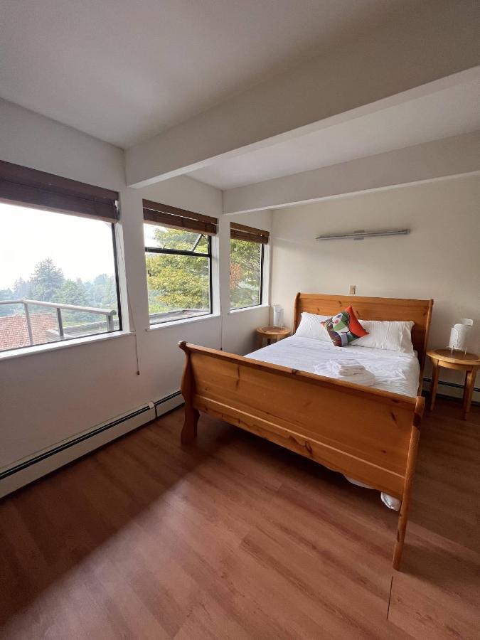 Seymour Private Bedroom, Ensuite Bathroom With Shared Pool, Hot Tub With Views ノースバンクーバー エクステリア 写真