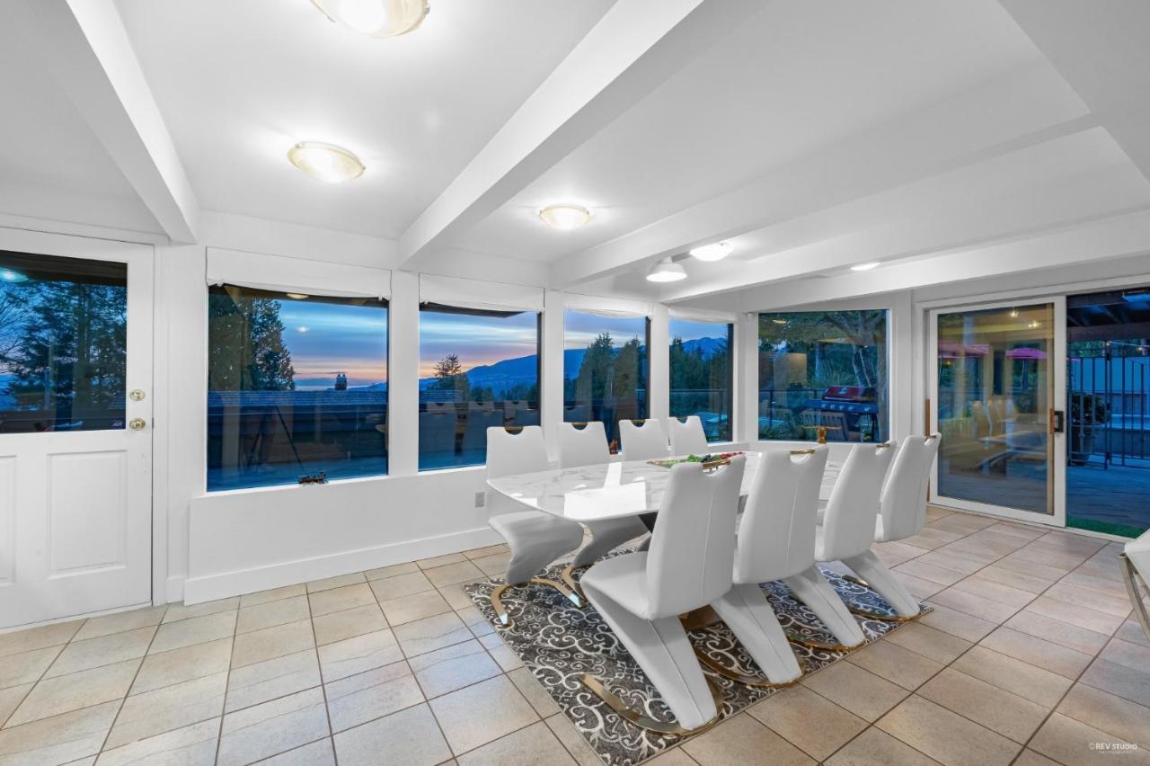 Seymour Private Bedroom, Ensuite Bathroom With Shared Pool, Hot Tub With Views ノースバンクーバー エクステリア 写真