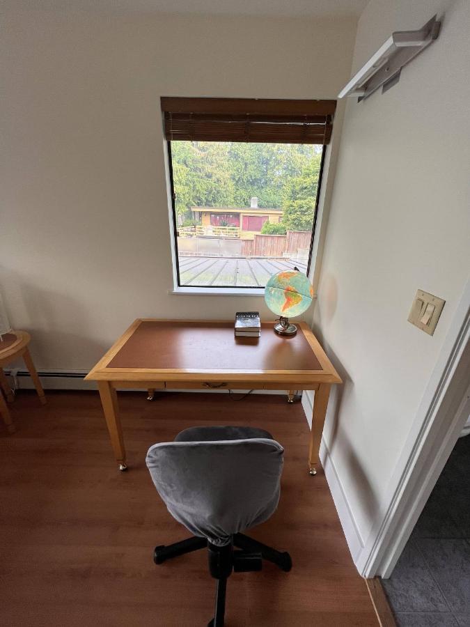 Seymour Private Bedroom, Ensuite Bathroom With Shared Pool, Hot Tub With Views ノースバンクーバー エクステリア 写真
