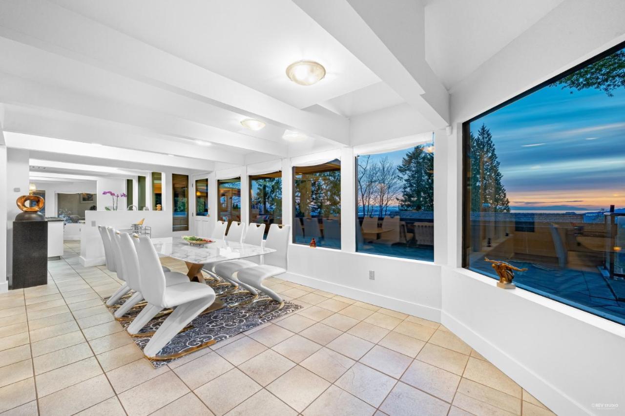 Seymour Private Bedroom, Ensuite Bathroom With Shared Pool, Hot Tub With Views ノースバンクーバー エクステリア 写真