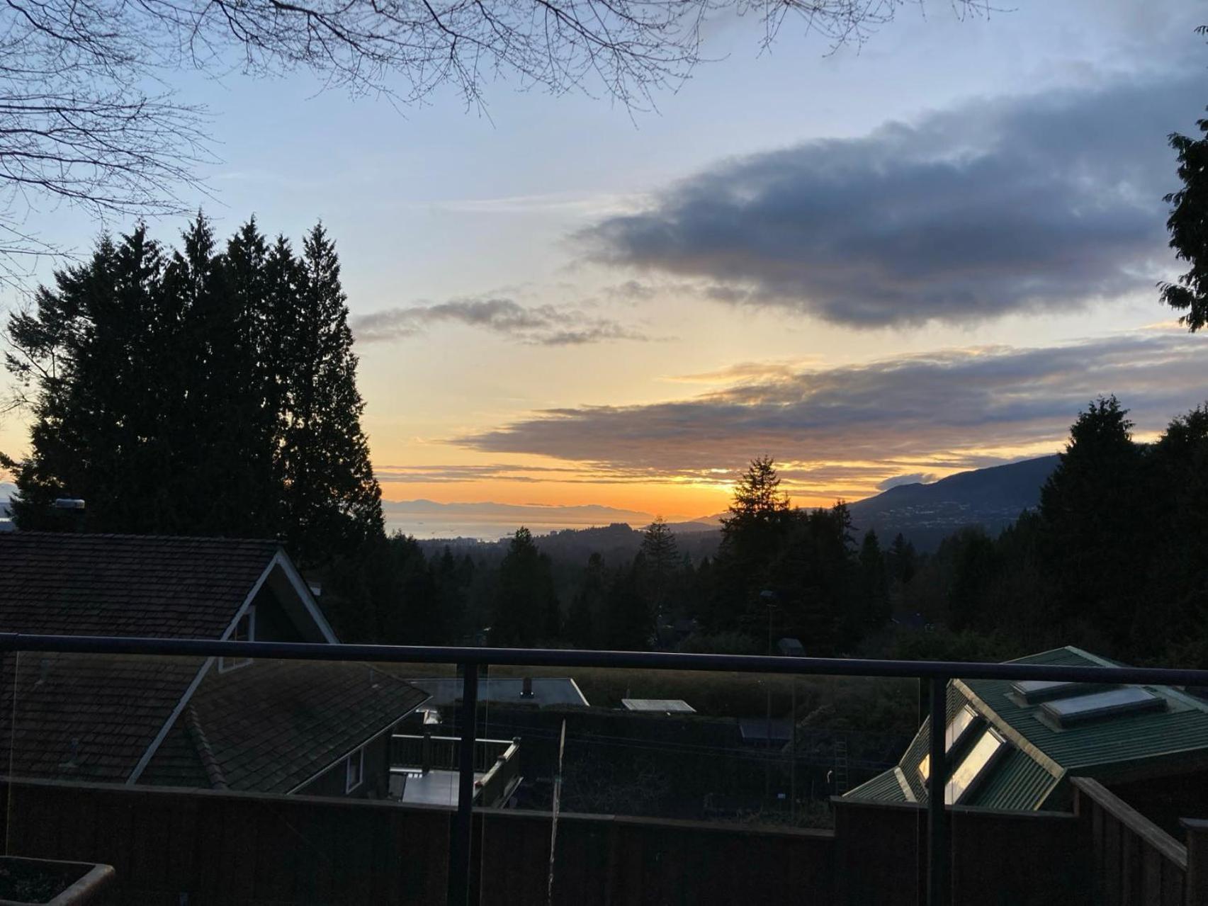 Seymour Private Bedroom, Ensuite Bathroom With Shared Pool, Hot Tub With Views ノースバンクーバー エクステリア 写真