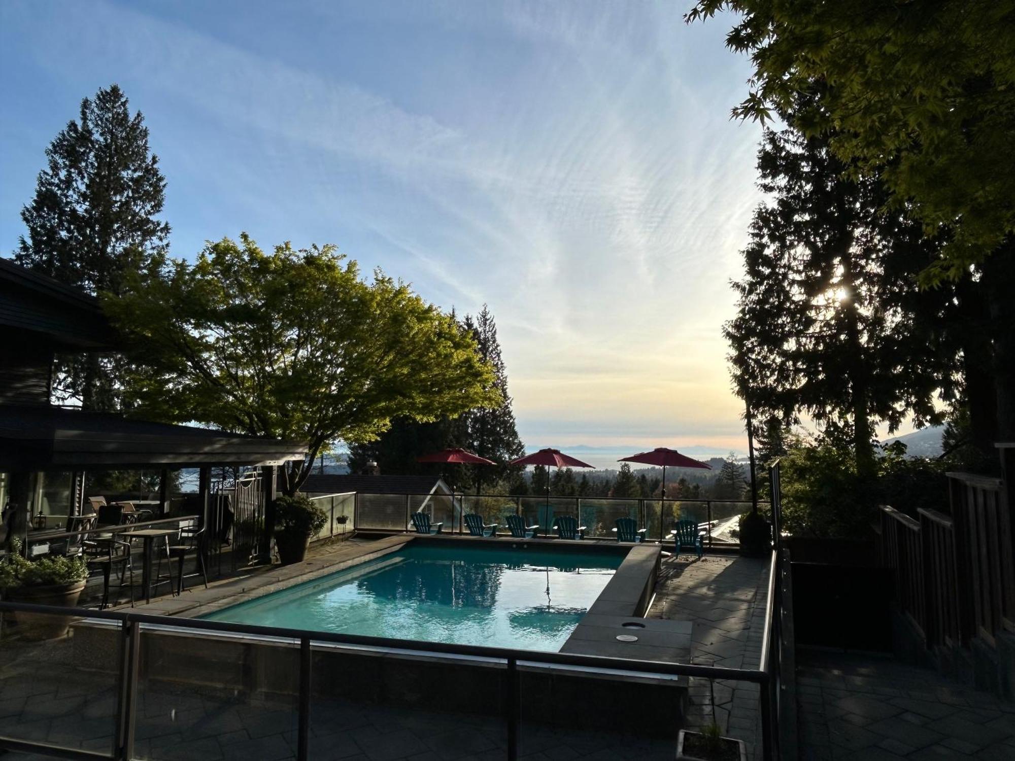 Seymour Private Bedroom, Ensuite Bathroom With Shared Pool, Hot Tub With Views ノースバンクーバー エクステリア 写真