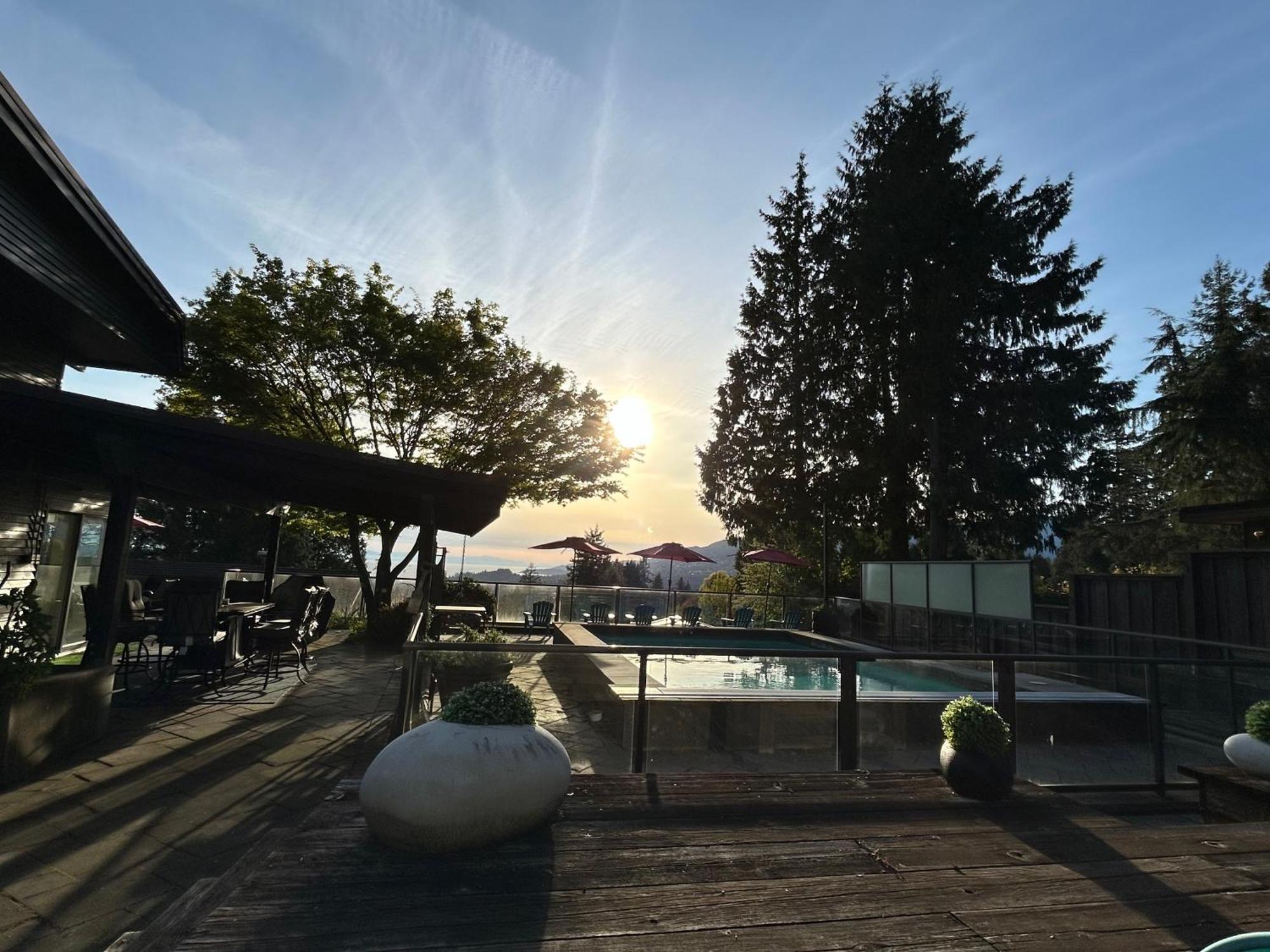 Seymour Private Bedroom, Ensuite Bathroom With Shared Pool, Hot Tub With Views ノースバンクーバー エクステリア 写真
