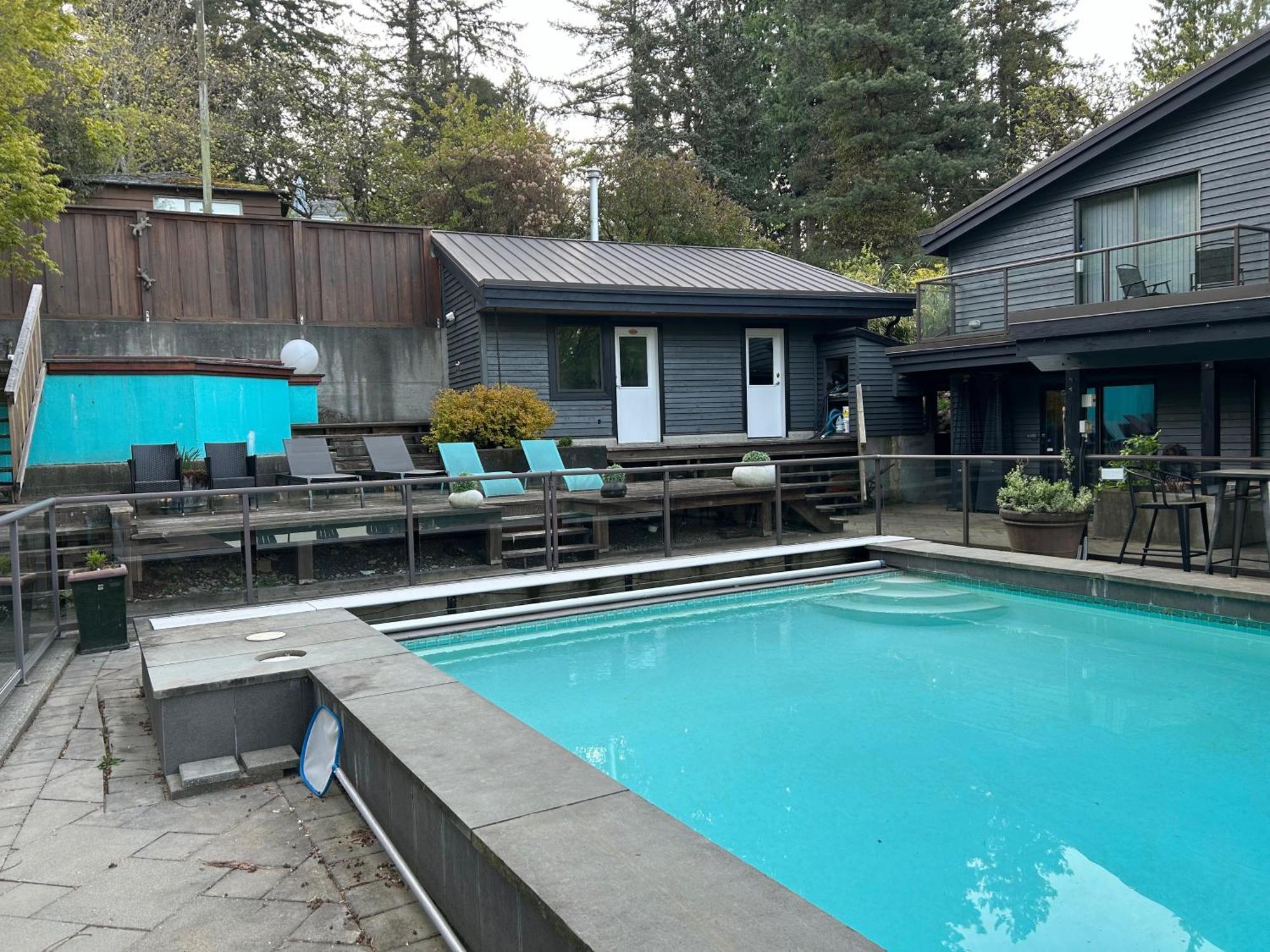 Seymour Private Bedroom, Ensuite Bathroom With Shared Pool, Hot Tub With Views ノースバンクーバー エクステリア 写真