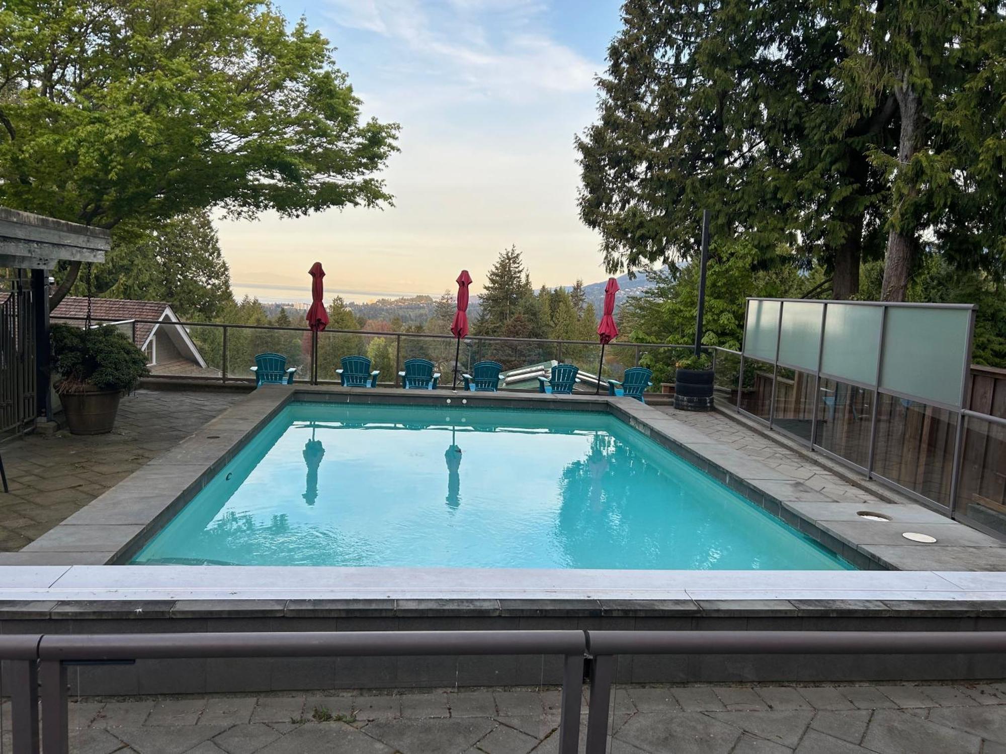 Seymour Private Bedroom, Ensuite Bathroom With Shared Pool, Hot Tub With Views ノースバンクーバー エクステリア 写真