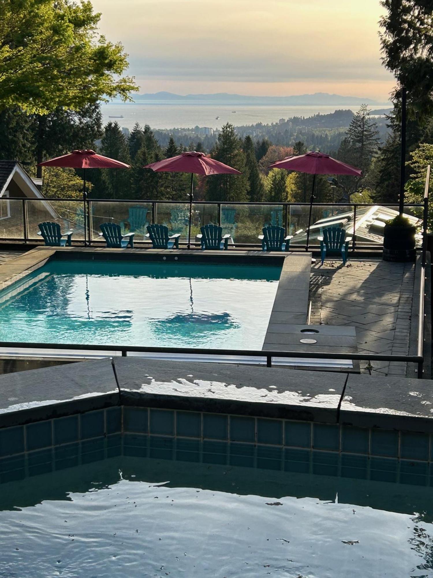 Seymour Private Bedroom, Ensuite Bathroom With Shared Pool, Hot Tub With Views ノースバンクーバー エクステリア 写真