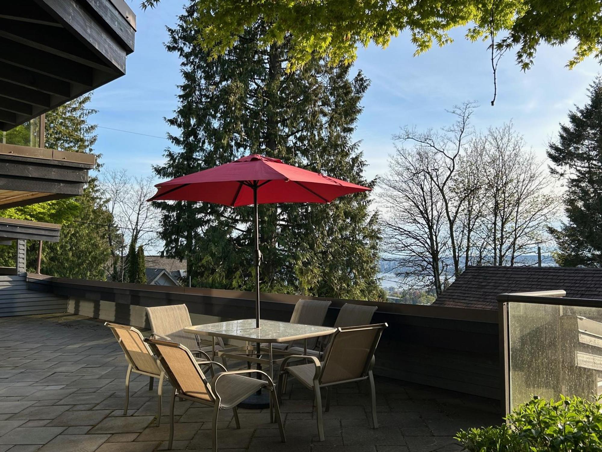 Seymour Private Bedroom, Ensuite Bathroom With Shared Pool, Hot Tub With Views ノースバンクーバー エクステリア 写真