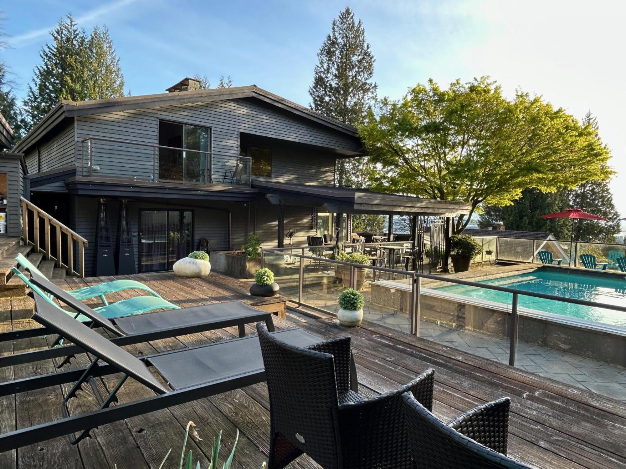 Seymour Private Bedroom, Ensuite Bathroom With Shared Pool, Hot Tub With Views ノースバンクーバー エクステリア 写真