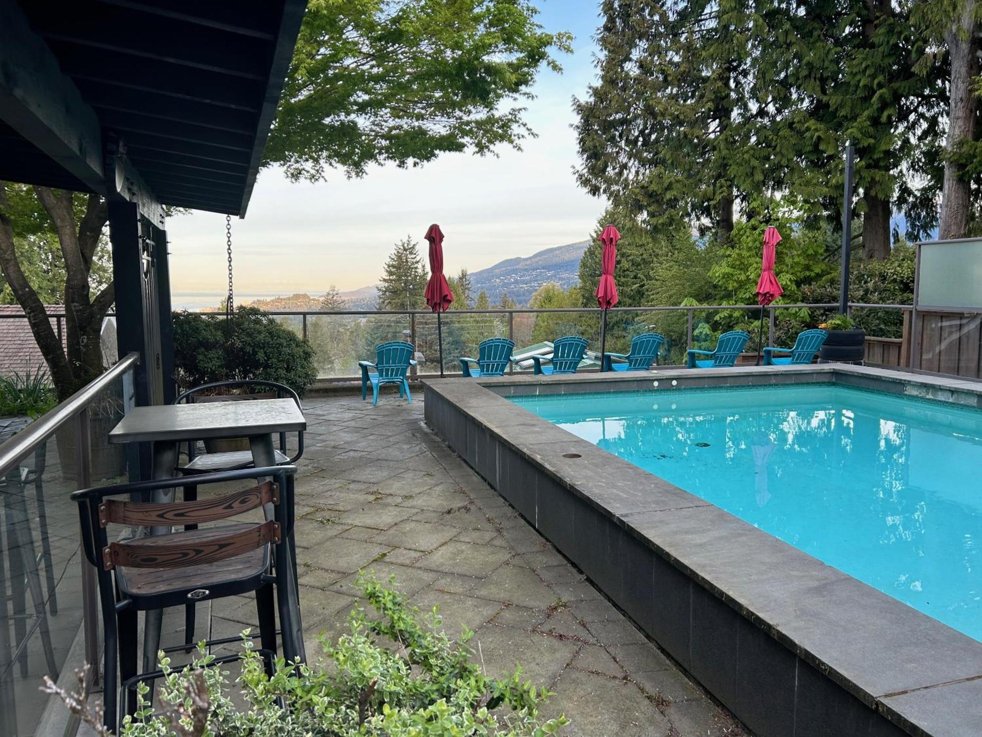 Seymour Private Bedroom, Ensuite Bathroom With Shared Pool, Hot Tub With Views ノースバンクーバー エクステリア 写真
