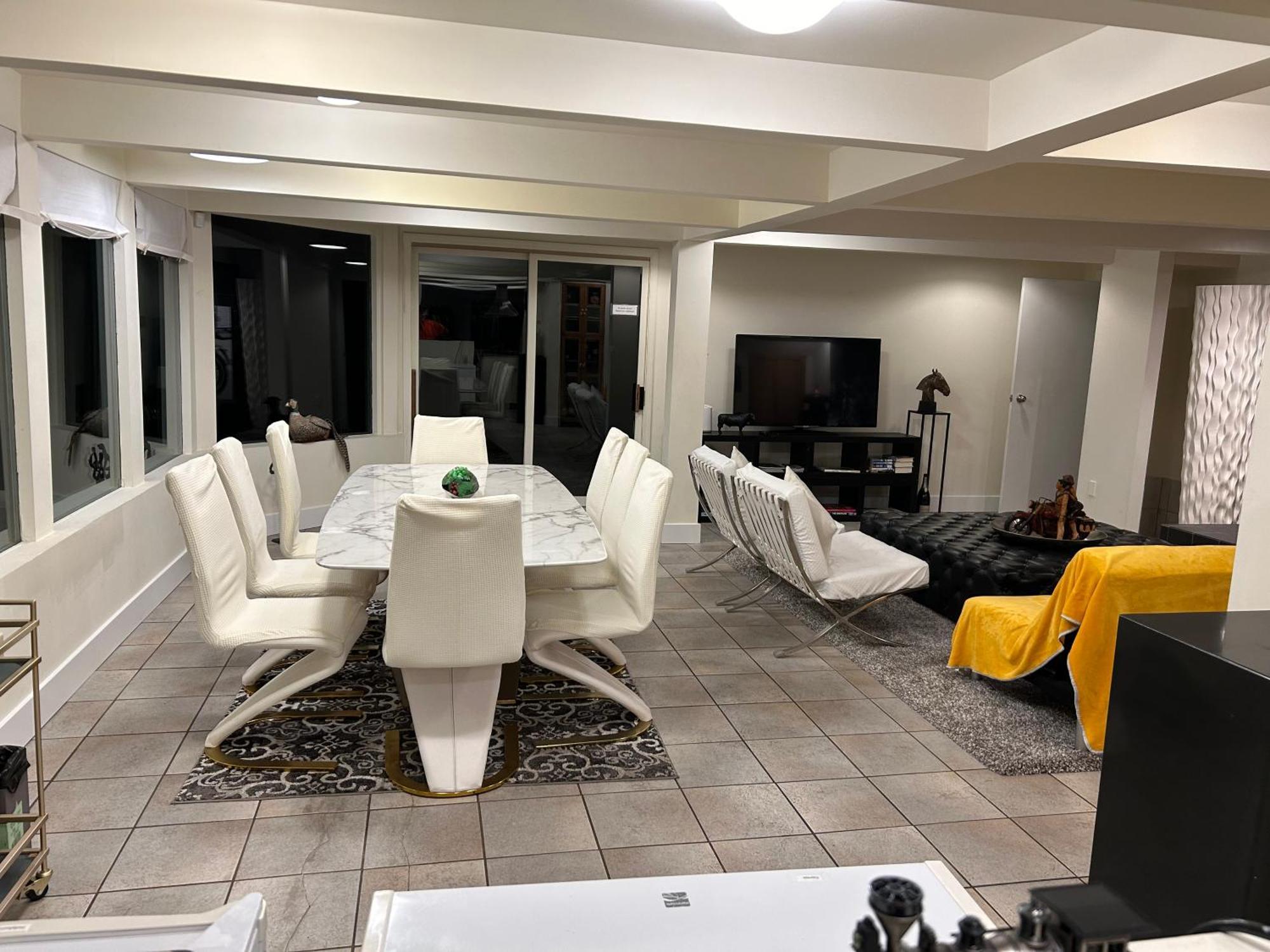Seymour Private Bedroom, Ensuite Bathroom With Shared Pool, Hot Tub With Views ノースバンクーバー エクステリア 写真