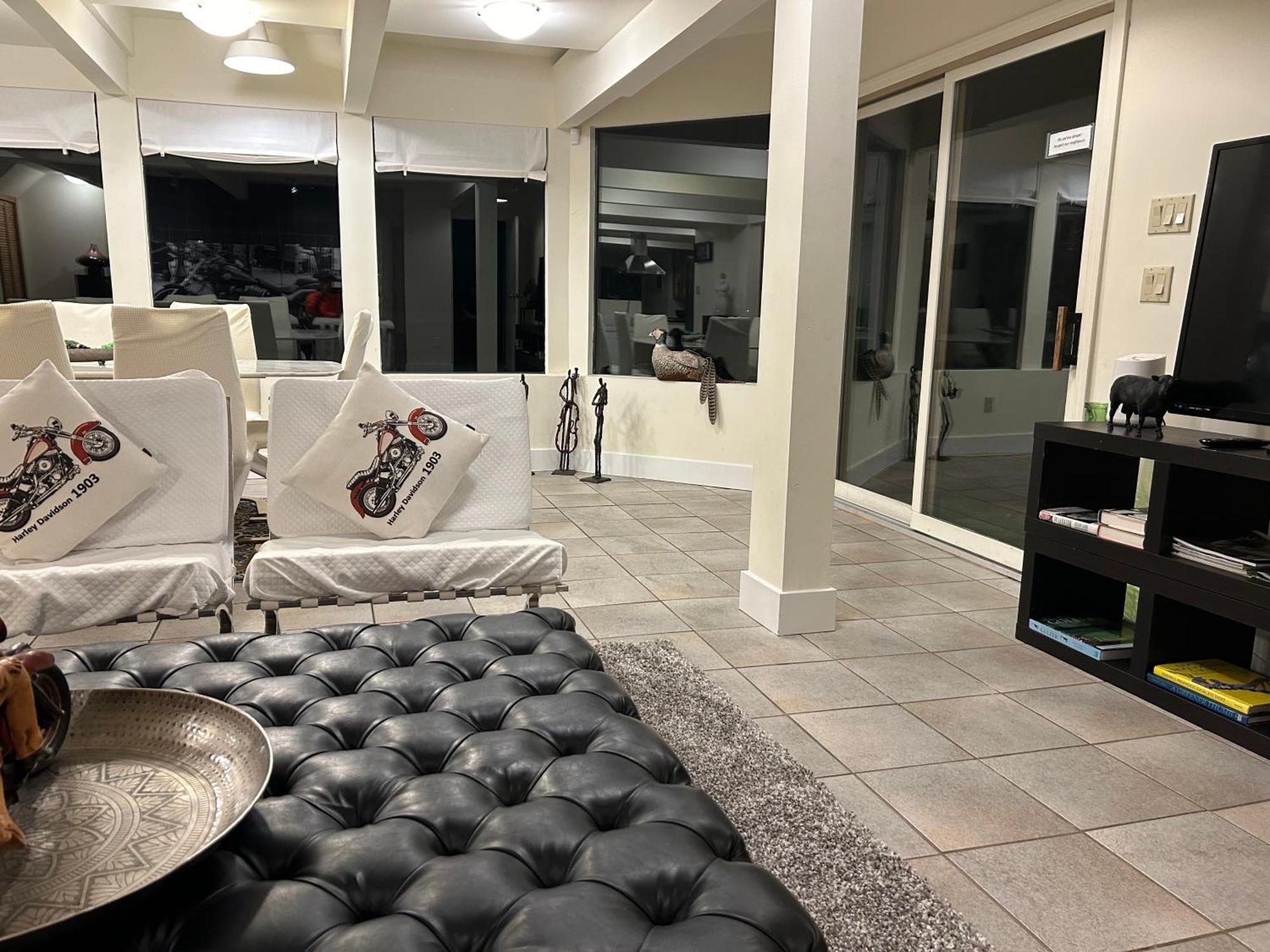 Seymour Private Bedroom, Ensuite Bathroom With Shared Pool, Hot Tub With Views ノースバンクーバー エクステリア 写真