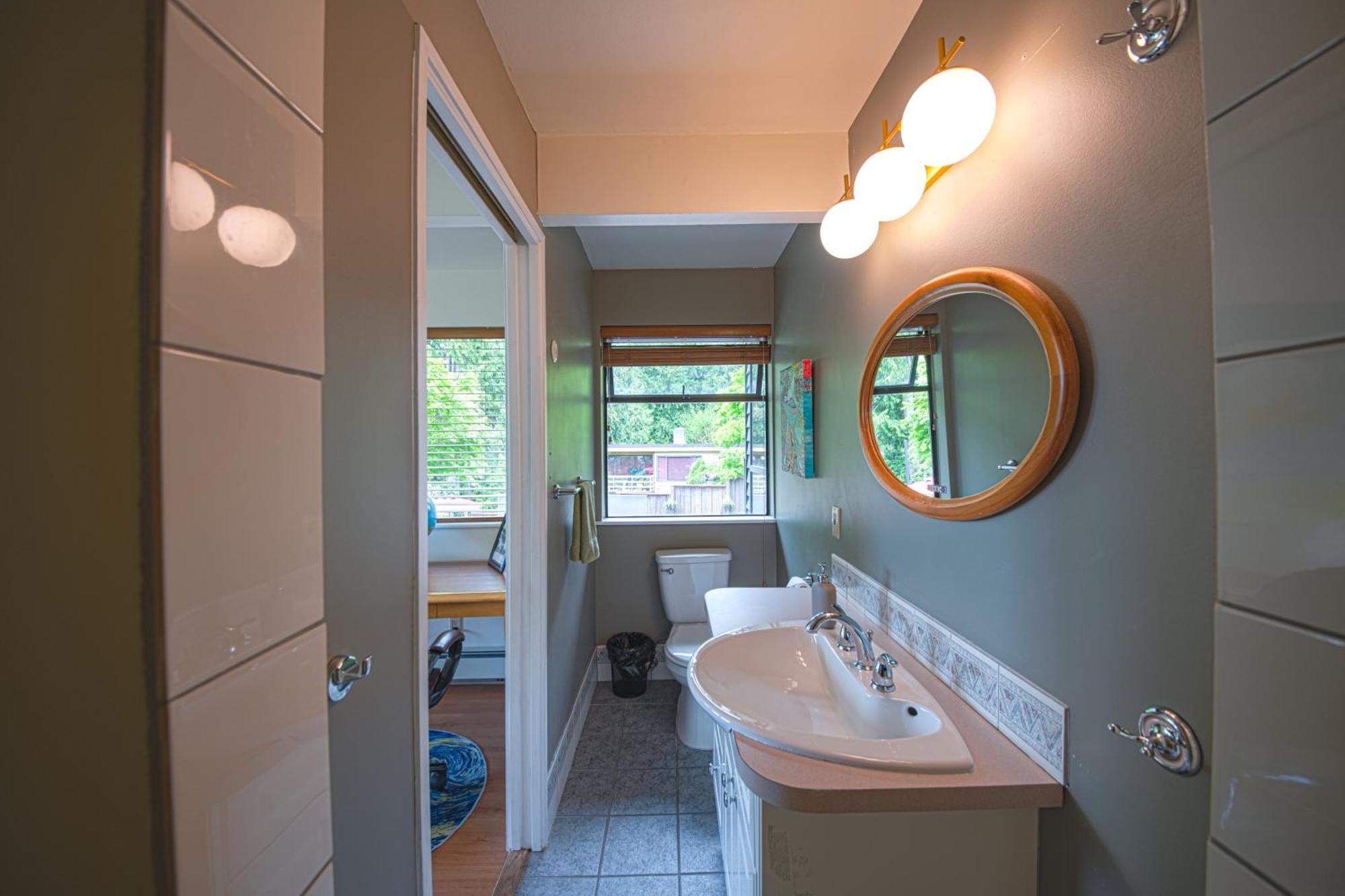 Seymour Private Bedroom, Ensuite Bathroom With Shared Pool, Hot Tub With Views ノースバンクーバー エクステリア 写真