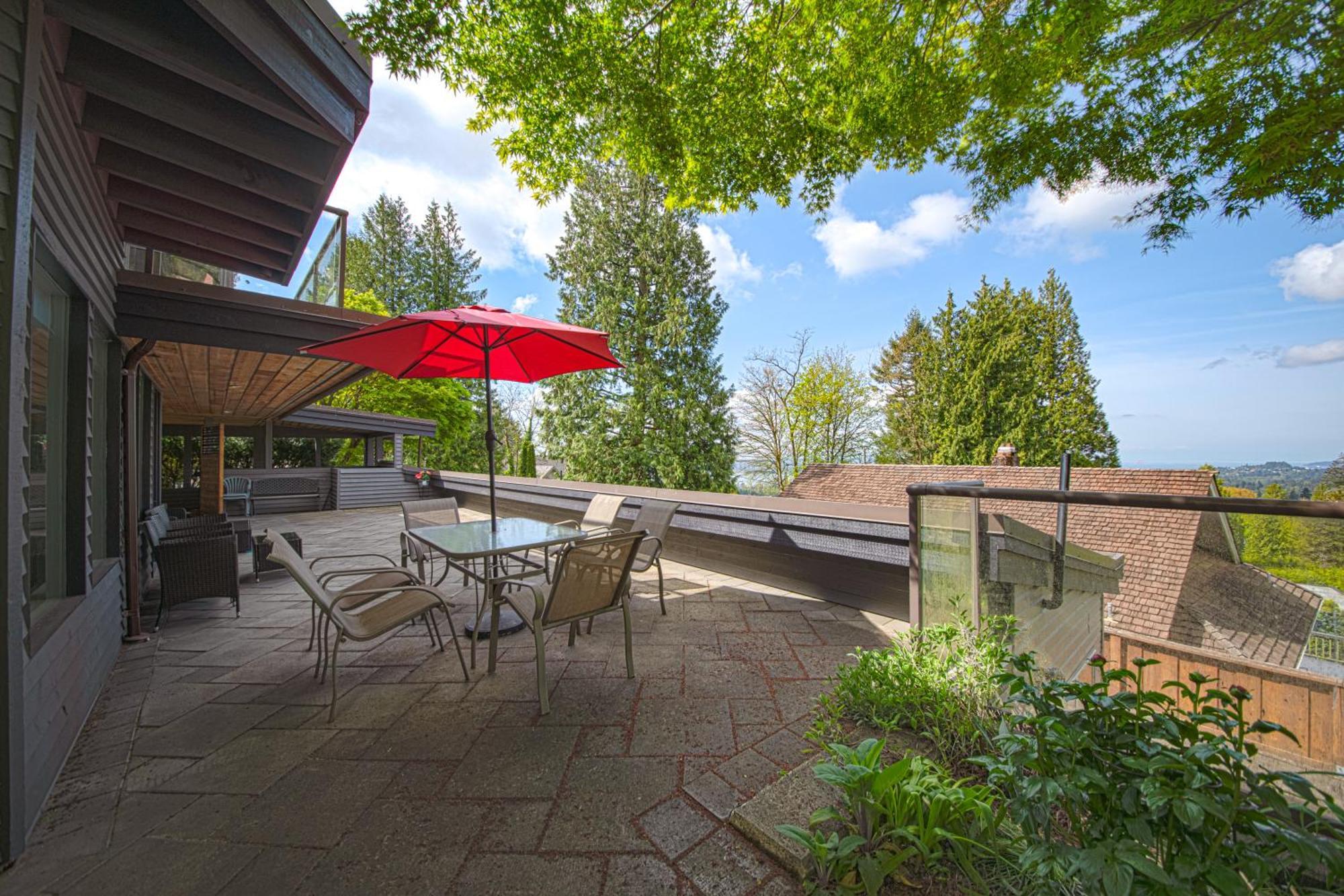Seymour Private Bedroom, Ensuite Bathroom With Shared Pool, Hot Tub With Views ノースバンクーバー エクステリア 写真