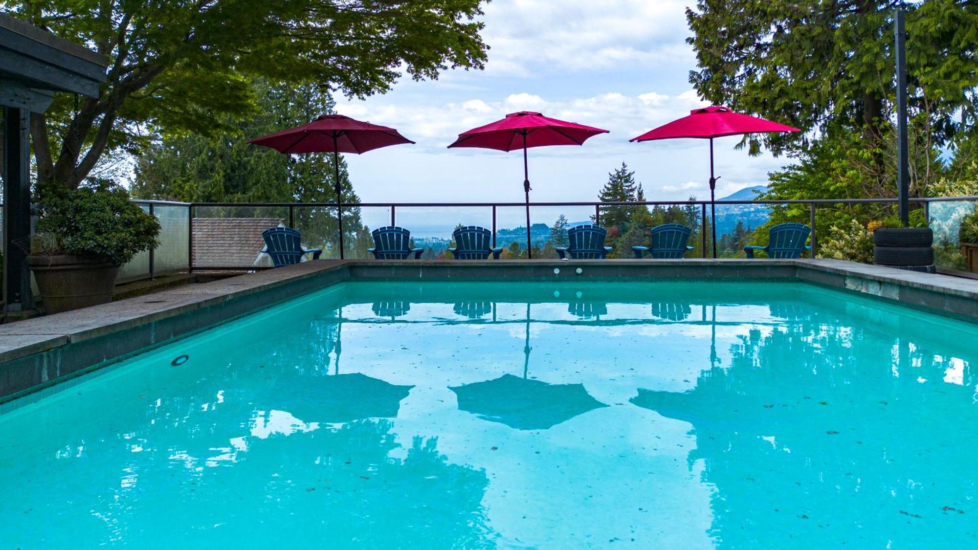 Seymour Private Bedroom, Ensuite Bathroom With Shared Pool, Hot Tub With Views ノースバンクーバー エクステリア 写真