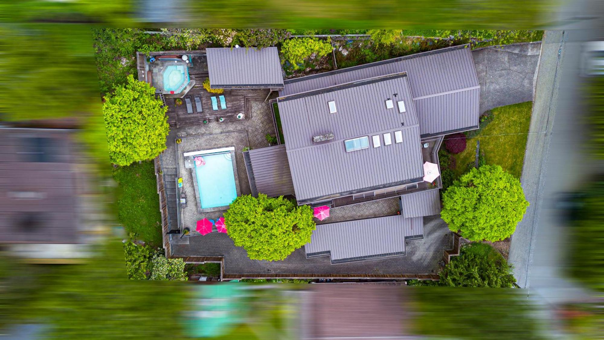 Seymour Private Bedroom, Ensuite Bathroom With Shared Pool, Hot Tub With Views ノースバンクーバー エクステリア 写真