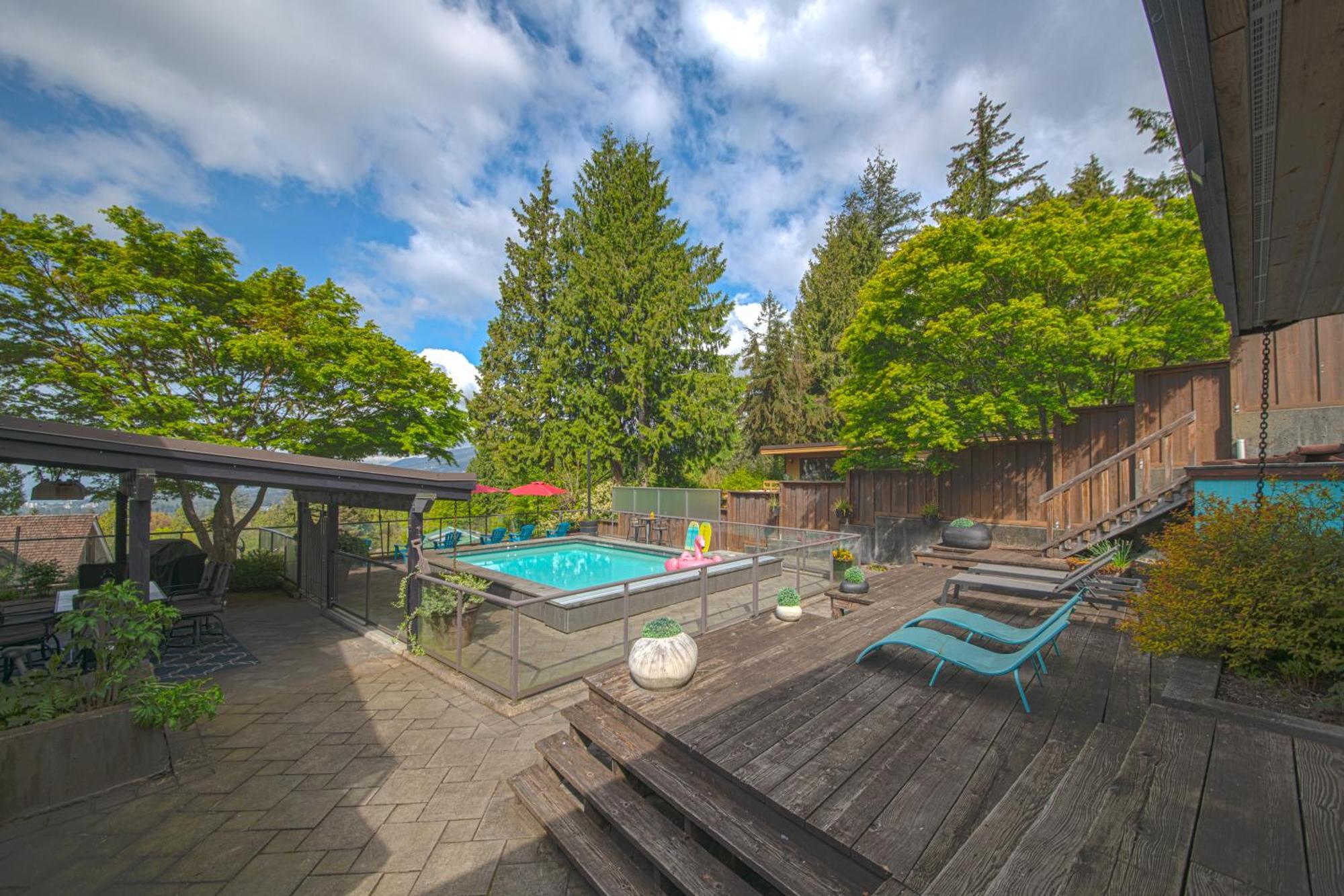 Seymour Private Bedroom, Ensuite Bathroom With Shared Pool, Hot Tub With Views ノースバンクーバー エクステリア 写真