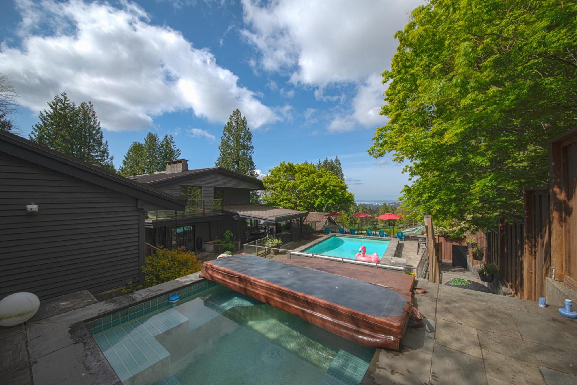Seymour Private Bedroom, Ensuite Bathroom With Shared Pool, Hot Tub With Views ノースバンクーバー エクステリア 写真