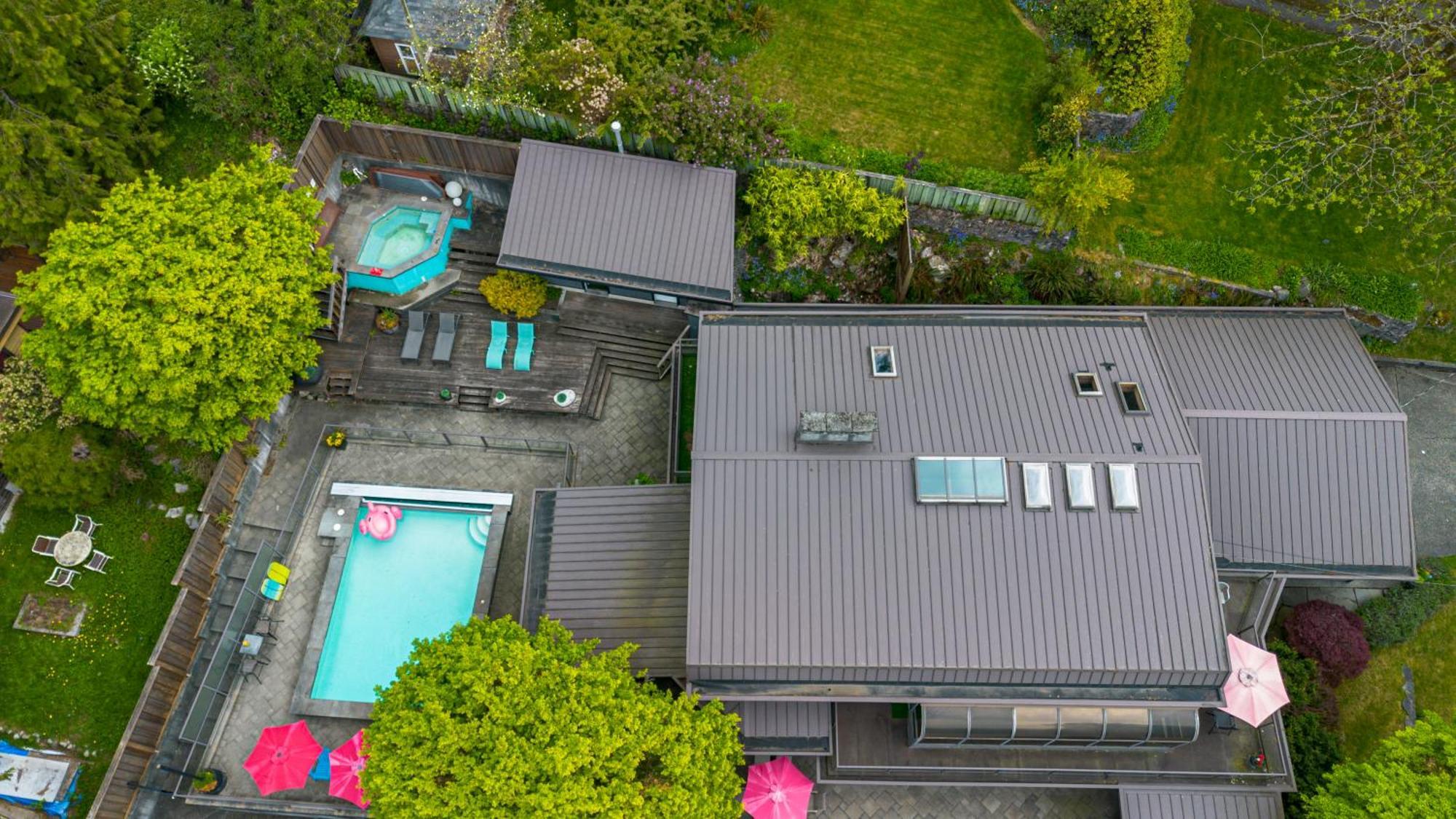 Seymour Private Bedroom, Ensuite Bathroom With Shared Pool, Hot Tub With Views ノースバンクーバー エクステリア 写真